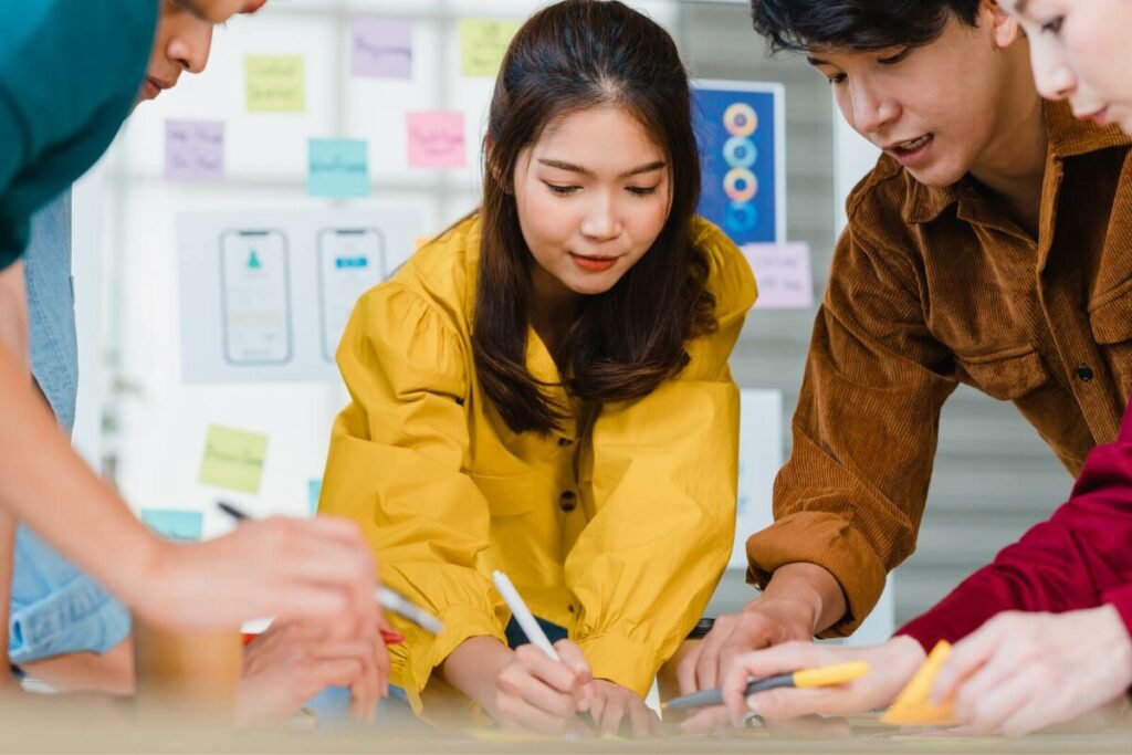 asian businessmen and businesswomen meeting brains 2021 09 01 00 26 59 utc 1.jpg